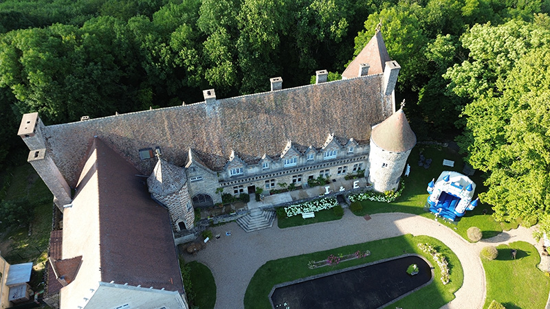 Photo aérienne de groupe par drone de mariage